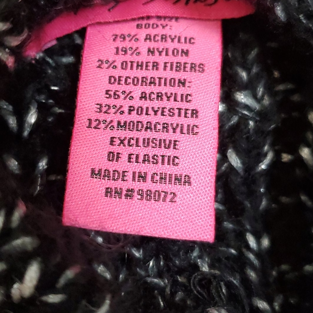 Betsey Johnson Bundle hat and scarf New - Picture 5 of 5